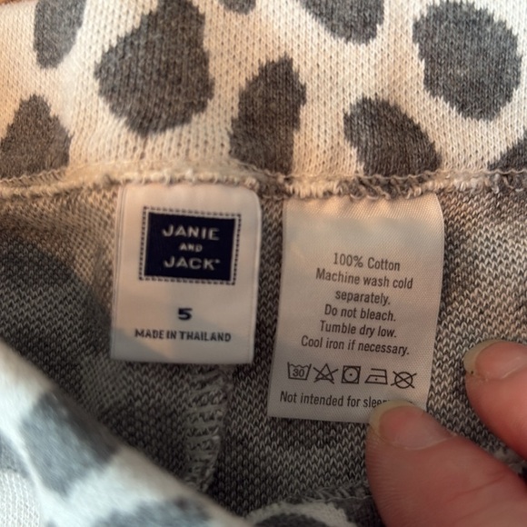 5 - Girls Bottoms. 5/6 - Picture 9 of 11